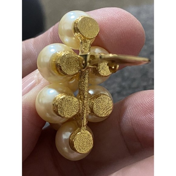 Vintage Estate Earrings Clip On Cluster Faux Pearls Gold Tone Clip On - Picture 12 of 12